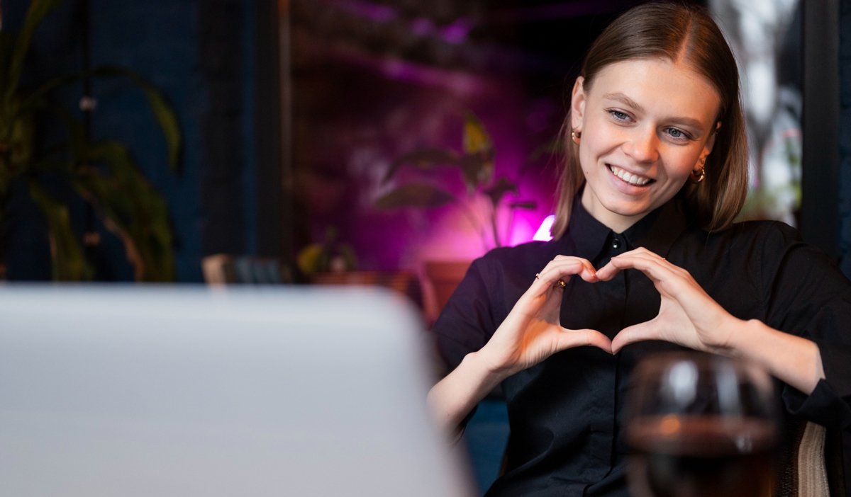 Frau flirtet online